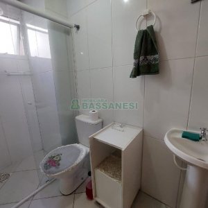 Kitinete Mobiliado com 37m², 1 dormitório, 1 vaga, no bairro Centro em Caxias do Sul para Alugar