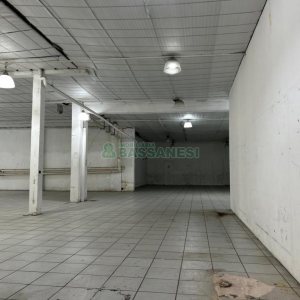 Pavilhão com 1970m², no bairro Centro em Caxias do Sul para Alugar