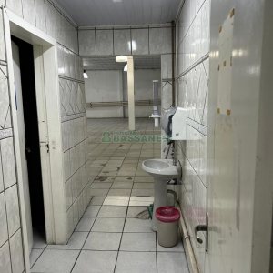 Pavilhão com 1970m², no bairro Centro em Caxias do Sul para Alugar