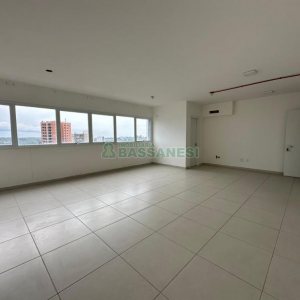 Sala com 46m², 1 vaga, no bairro Desvio Rizzo em Caxias do Sul para Comprar