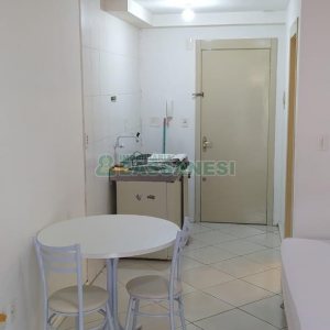 Kitinete Mobiliado com 32m², 1 dormitório, no bairro Presidente Vargas em Caxias do Sul para Comprar