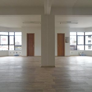Sala com 118m², 1 vaga, no bairro Centro em Caxias do Sul para Comprar