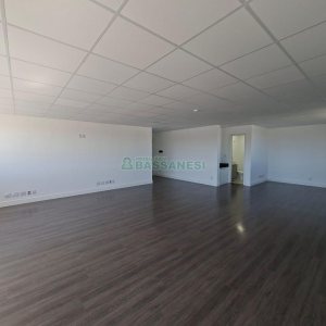Sala com 77m², 1 vaga, no bairro Pio X em Caxias do Sul para Alugar