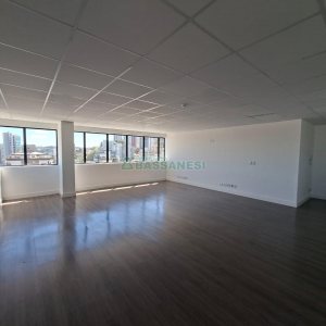 Sala com 77m², 1 vaga, no bairro Pio X em Caxias do Sul para Alugar