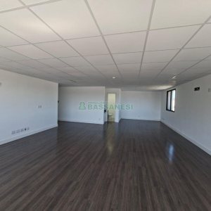 Sala com 77m², 1 vaga, no bairro Pio X em Caxias do Sul para Alugar