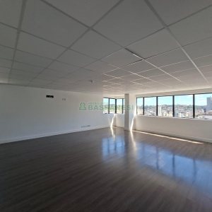 Sala com 77m², 1 vaga, no bairro Pio X em Caxias do Sul para Alugar