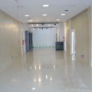Loja com 342m², no bairro São Pelegrino em Caxias do Sul para Alugar