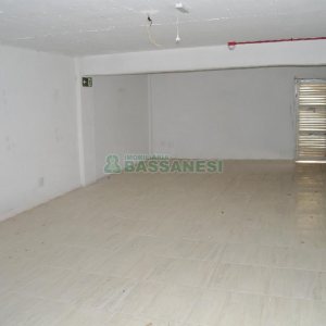 Loja com 342m², no bairro São Pelegrino em Caxias do Sul para Alugar