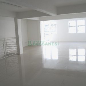 Loja com 342m², no bairro São Pelegrino em Caxias do Sul para Alugar