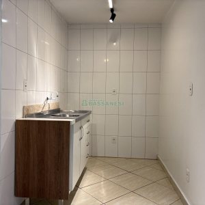 Kitinete com 42m², 1 dormitório, 1 vaga, no bairro Sagrada Família em Caxias do Sul para Alugar
