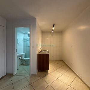 Kitinete com 42m², 1 dormitório, 1 vaga, no bairro Sagrada Família em Caxias do Sul para Alugar