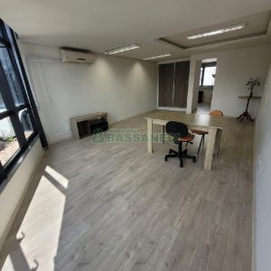 Sala com 42m², no bairro Lourdes em Caxias do Sul para Comprar