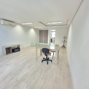 Sala com 42m², no bairro Lourdes em Caxias do Sul para Comprar