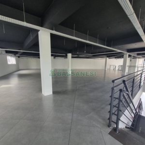 Loja com 996m², no bairro Sagrada Família em Caxias do Sul para Alugar