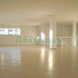 Loja com 330m², no bairro Cinqüentenário em Caxias do Sul para Alugar