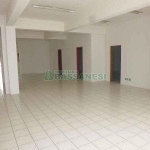 Loja com 292m², 10 vagas, no bairro Centro em Caxias do Sul para Alugar