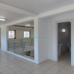 Loja com 460m², 2 vagas, no bairro Medianeira em Caxias do Sul para Alugar
