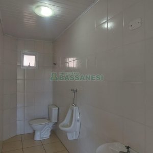 Loja com 460m², 2 vagas, no bairro Medianeira em Caxias do Sul para Alugar