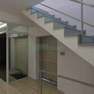 Loja com 460m², 2 vagas, no bairro Medianeira em Caxias do Sul para Alugar