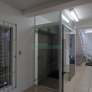 Loja com 460m², 2 vagas, no bairro Medianeira em Caxias do Sul para Alugar