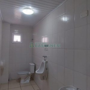 Loja com 460m², 2 vagas, no bairro Medianeira em Caxias do Sul para Alugar