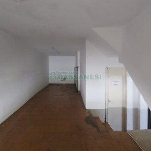 Loja com 460m², 2 vagas, no bairro Medianeira em Caxias do Sul para Alugar