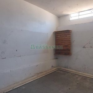 Loja com 460m², 2 vagas, no bairro Medianeira em Caxias do Sul para Alugar