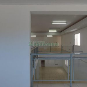 Loja com 460m², 2 vagas, no bairro Medianeira em Caxias do Sul para Alugar