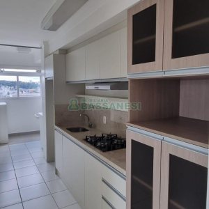 Apartamento com 77m², 3 dormitórios, 2 vagas, no bairro Pio X em Caxias do Sul para Comprar