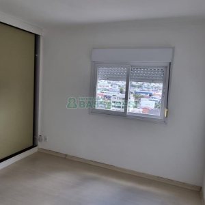 Apartamento com 77m², 3 dormitórios, 2 vagas, no bairro Pio X em Caxias do Sul para Comprar