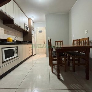 Sobrado com 57m², 2 dormitórios, 1 vaga, no bairro Vinhedos em Caxias do Sul para Alugar