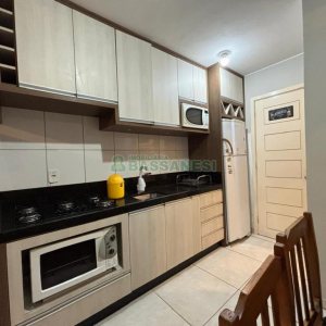 Sobrado com 57m², 2 dormitórios, 1 vaga, no bairro Vinhedos em Caxias do Sul para Alugar