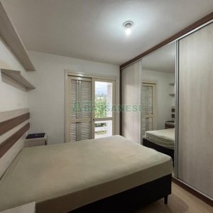 Sobrado com 57m², 2 dormitórios, 1 vaga, no bairro Vinhedos em Caxias do Sul para Alugar