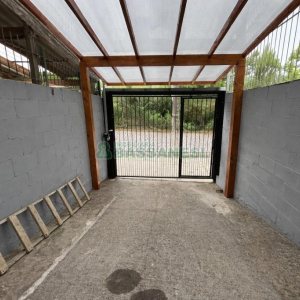 Sobrado com 57m², 2 dormitórios, 1 vaga, no bairro Vinhedos em Caxias do Sul para Alugar