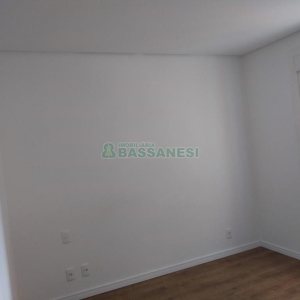 Apartamento com 78m², 2 dormitórios, 2 vagas, no bairro Panazzolo em Caxias do Sul para Comprar