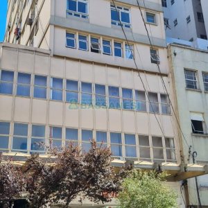 Kitinete com 29m², 1 dormitório, no bairro Centro em Caxias do Sul para Comprar