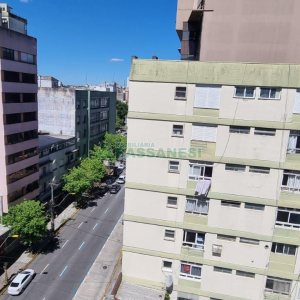 Kitinete com 29m², 1 dormitório, no bairro Centro em Caxias do Sul para Comprar
