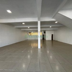 Loja com 220m², no bairro Kayser em Caxias do Sul para Alugar