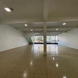 Loja com 220m², no bairro Kayser em Caxias do Sul para Alugar
