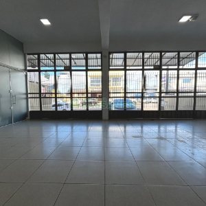 Loja com 220m², no bairro Kayser em Caxias do Sul para Alugar