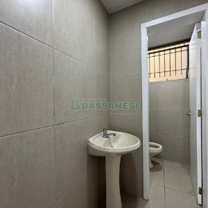 Loja com 220m², no bairro Kayser em Caxias do Sul para Alugar