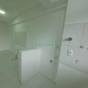 Apartamento com 52m², 1 dormitório, 1 vaga, no bairro Lourdes em Caxias do Sul para Alugar