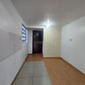Casa com 90m², 3 dormitórios, 2 vagas, no bairro Interlagos em Caxias do Sul para Alugar
