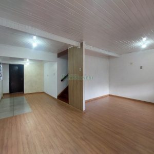 Casa com 90m², 3 dormitórios, 2 vagas, no bairro Interlagos em Caxias do Sul para Alugar