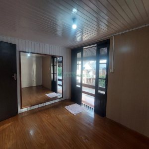 Casa com 90m², 3 dormitórios, 2 vagas, no bairro Interlagos em Caxias do Sul para Alugar