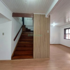Casa com 90m², 3 dormitórios, 2 vagas, no bairro Interlagos em Caxias do Sul para Alugar
