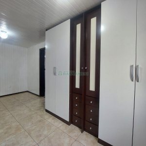 Casa com 90m², 3 dormitórios, 2 vagas, no bairro Interlagos em Caxias do Sul para Alugar