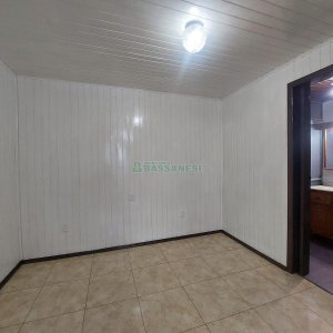 Casa com 90m², 3 dormitórios, 2 vagas, no bairro Interlagos em Caxias do Sul para Alugar
