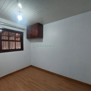 Casa com 90m², 3 dormitórios, 2 vagas, no bairro Interlagos em Caxias do Sul para Alugar
