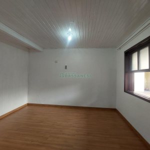 Casa com 90m², 3 dormitórios, 2 vagas, no bairro Interlagos em Caxias do Sul para Alugar